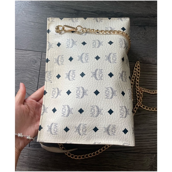 Vintage MCM Visetos White Leather Crossbody Shoulder Bag - Picture 14 of 16